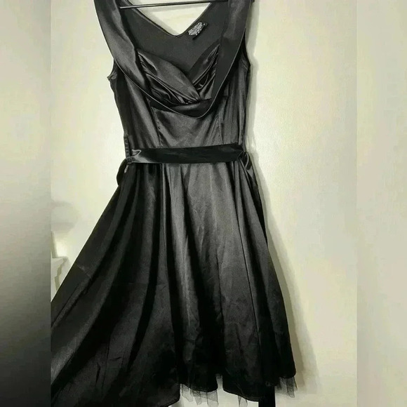 Hearts and Roses London Black Satin Skater Dress With Ruched Front Size Medium - Picture 3 of 11